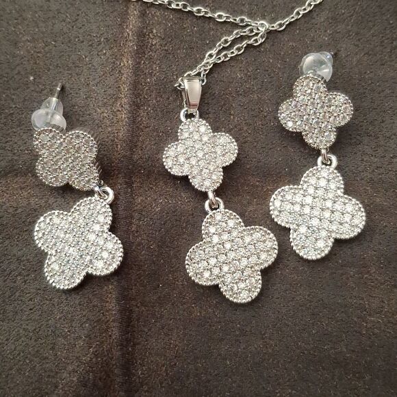 Diamond Silver Double Clover Necklace + Earrings Set - Picture 4 of 9
